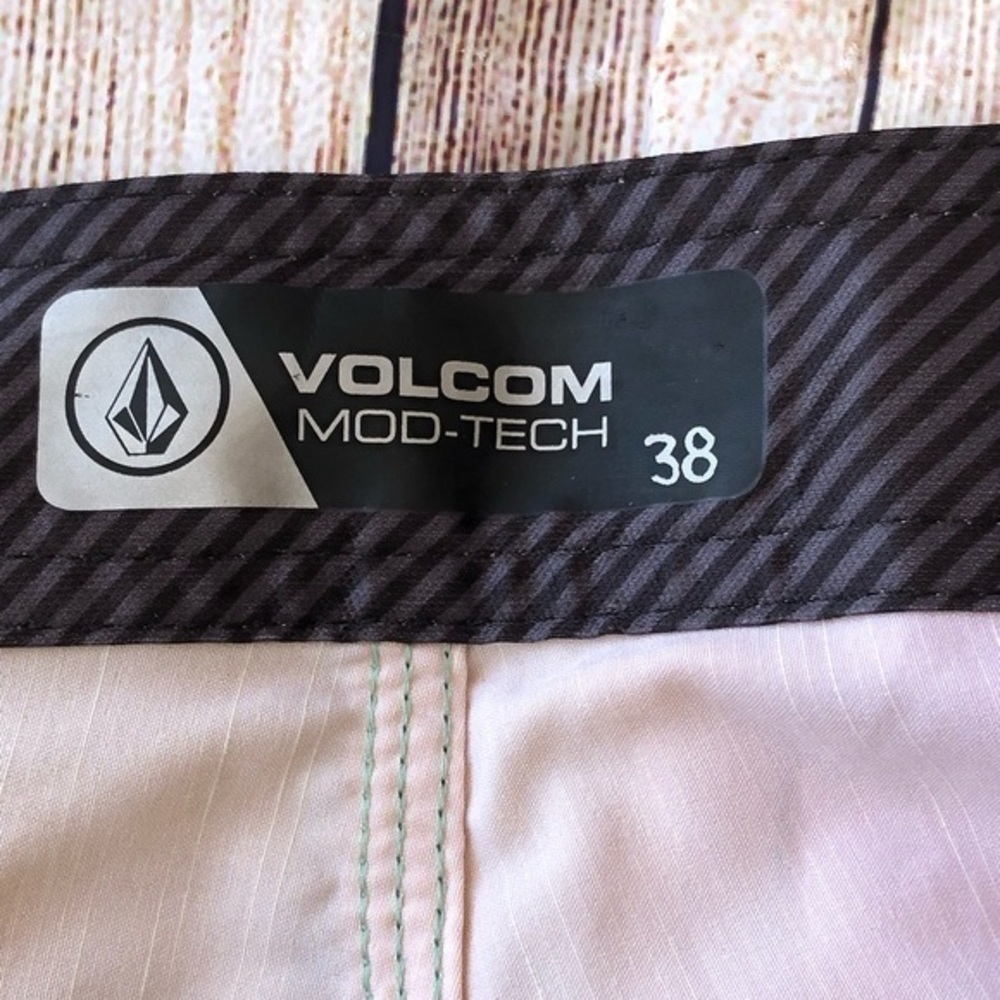 VOLCOM BOARD SHORTS - Picture 4 of 7